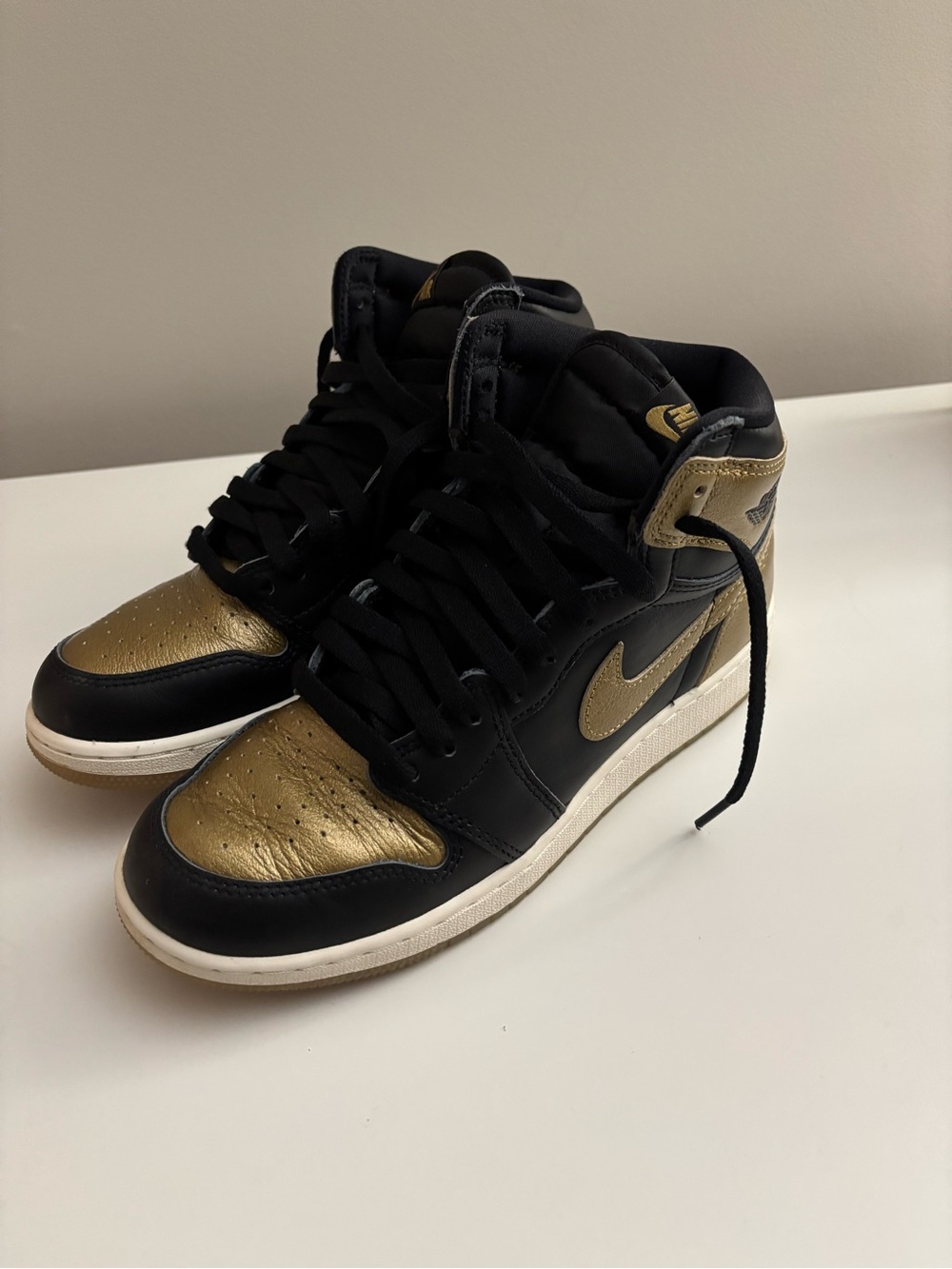 Nike youth High-Top Sneakers Black and Gold